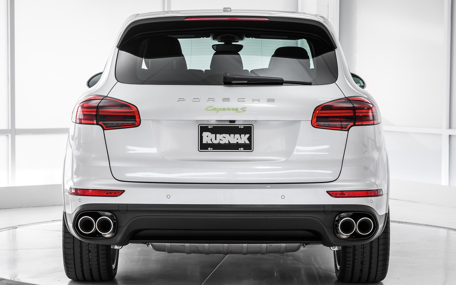 Comparison Porsche Cayenne S EHybrid 2018 vs Porsche Cayenne